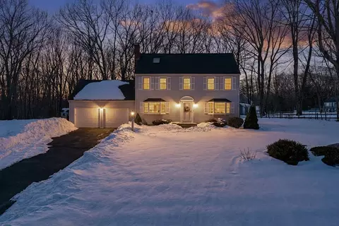 3 Nobscott Rd, Medway, MA 02053