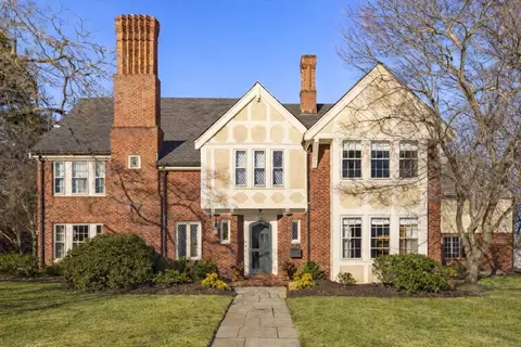 4 Dartmouth St, Winchester, MA 01890