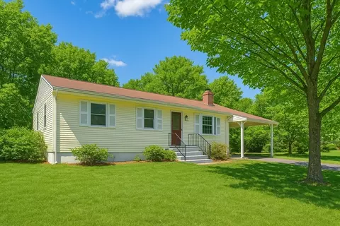 4 Linda Ln, Franklin, MA 02038