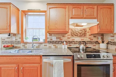8 Wallis St, Douglas, MA 01516 photo 13
