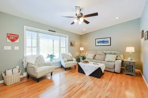8 Wallis St, Douglas, MA 01516 photo 2