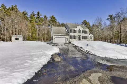8 Casie Ln, Pepperell, MA 01463