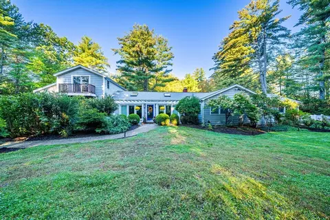 391 Maple St, Carlisle, MA 01741