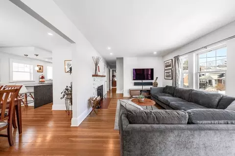 6 Hovey St #6, Watertown, MA 02472