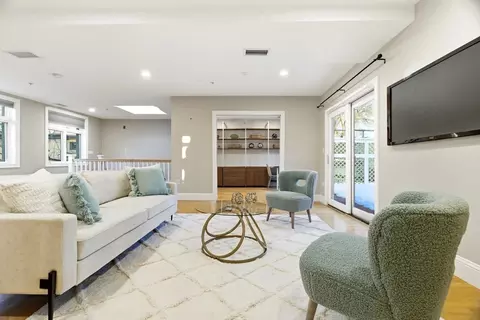 38 Brookford St #2, Cambridge, MA 02140