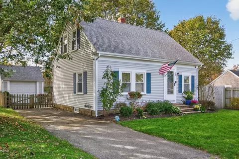 10 Trenton, Yarmouth, MA 02673