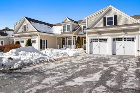10 Fairway Dr #10, Topsfield, MA 01983