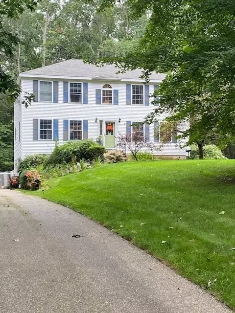 8 Hemlock St, Paxton, MA 01612