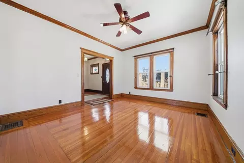 36 Jasper St, Saugus, MA 01906 photo 5