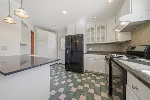 36 Jasper St, Saugus, MA 01906 photo 9