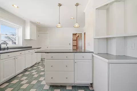 36 Jasper St, Saugus, MA 01906 photo 10