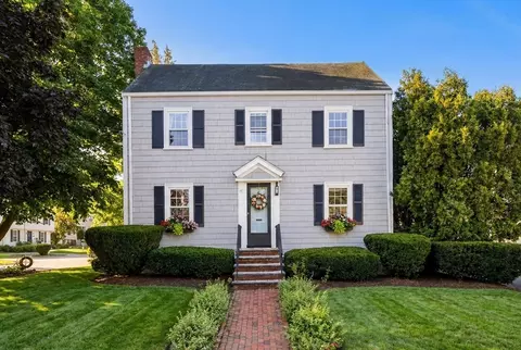 97 Pleasant St, Milton, MA 02186