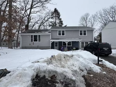 132 Commonwealth Ave, Lowell, MA 01852