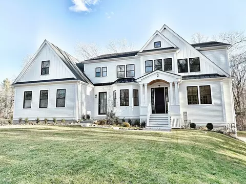 2 Arrow Path, Natick, MA 01760
