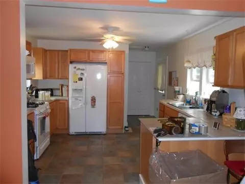4 Gaugh St, Easthampton, MA 01027 photo 8