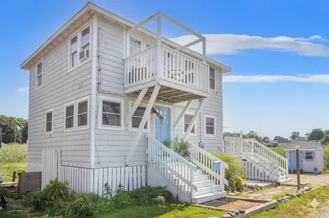 3 Bayview St, Hull, MA 02045