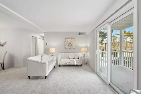 1 Post Oak Ln #19, Natick, MA 01760