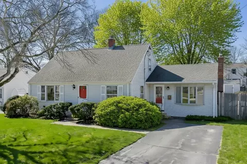 14 Washington Cir, Holbrook, MA 02343