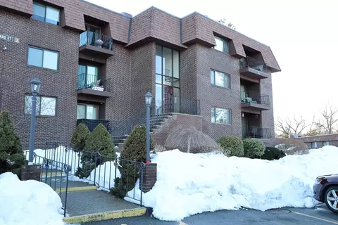 5 Thomas St #P8, Saugus, MA 01906