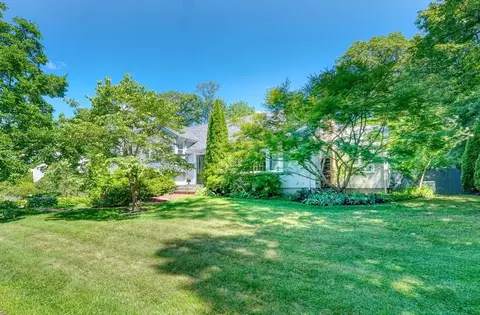 65 Sherburne Rd S, Lexington, MA 02421