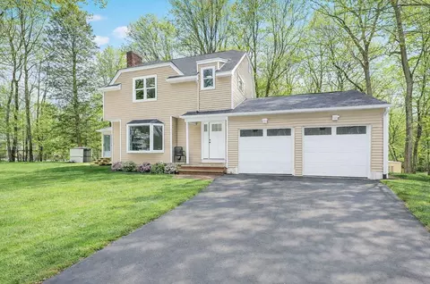 36 Patriots Path, Russell, MA 01071