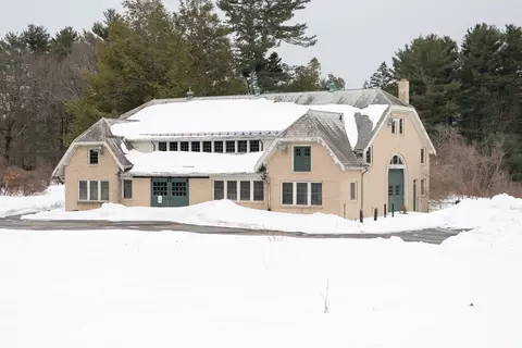 135 Wellesley St, Weston, MA 02493