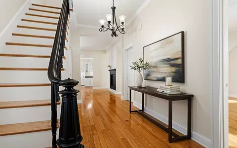 Entry Way - 28 Mercer Rd, Needham, MA 02494 photo 3 of 4