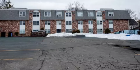 137 Pine St #11, Lowell, MA 01851