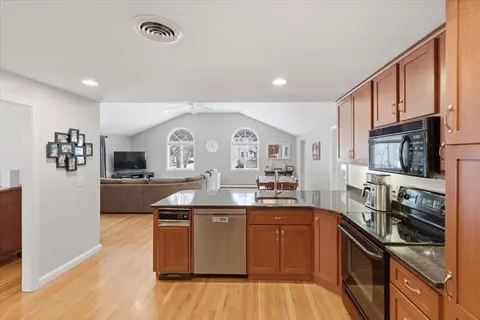 36 Eliot Rd, Needham, MA 02494 photo 19