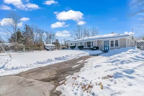 95 Lisa Ann Dr, Bellingham, MA 02019