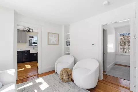 Entry Way - 2 Cliff Rd, Hingham, MA 02043 photo 1 of 5