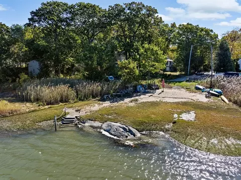 View/Area - 2 Cliff Rd, Hingham, MA 02043 photo 3 of 4