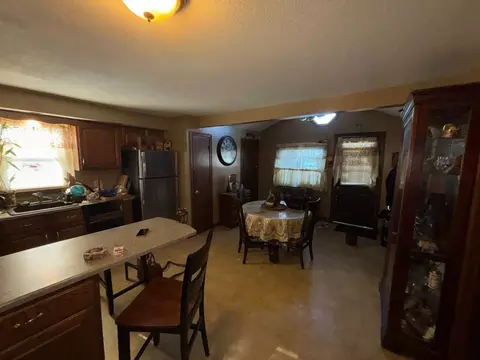 11 Rolf Ave, Chicopee, MA 01020 photo 18