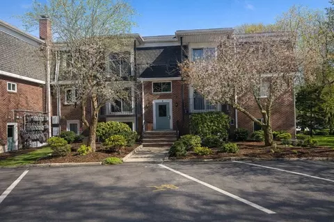80 Walnut St #403, Canton, MA 02021