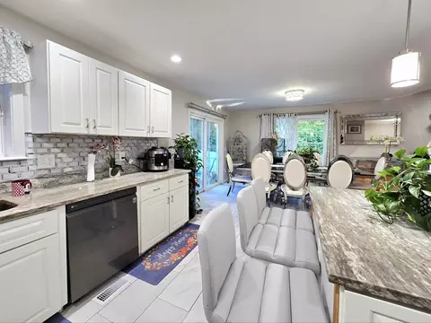 457 Granite St, Worcester, MA 01607 photo 3