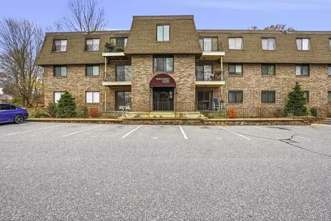 59 School St #B12, Northborough, MA 01532