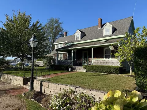 16 Millfield, Woods Hole, MA 02543