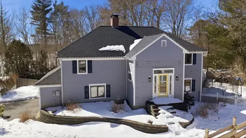 63 Deer Ridge Rd, Mashpee, MA 02649