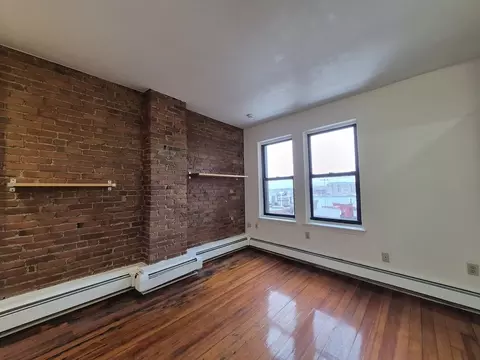 57 Charter St #4A, Boston, MA 02113