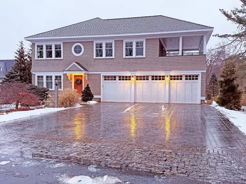 10 Friedenfels St, Salisbury, MA 01952