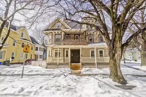 148 Yale St, Springfield, MA 01109 photo 2