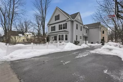 5 Reynolds Ave, Natick, MA 01760