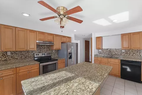 3 Payson St, Worcester, MA 01607 photo 4