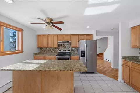 3 Payson St, Worcester, MA 01607 photo 3