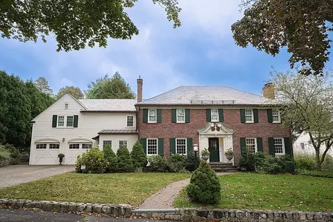 32 Pickwick Rd, Newton, MA 02465