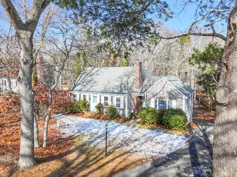 12 Canapitsit Dr, Falmouth, MA 02536