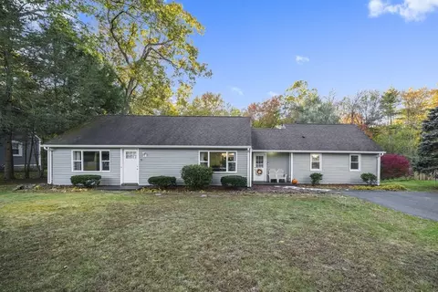 5 Edgewood Rd, Wilbraham, MA 01095