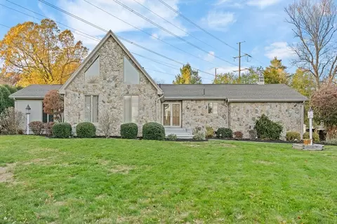 86 Willow Brook Dr, Agawam, MA 01001