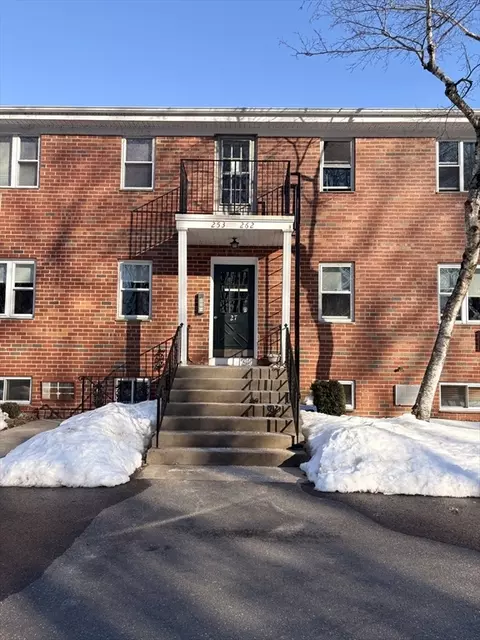 262 Regency Park Dr #262, Agawam, MA 01001