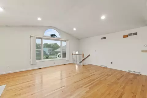72 Ida Ln, Fall River, MA 02720 photo 7